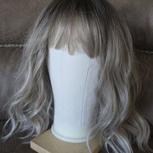 Stylish Ash Blonde Wavy Wig